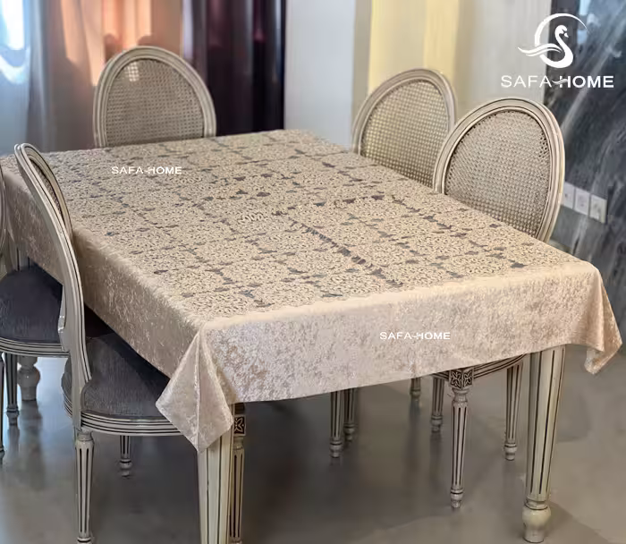 رومیزی ناهارخوری طرح سلین نسکافه‌ای روشن