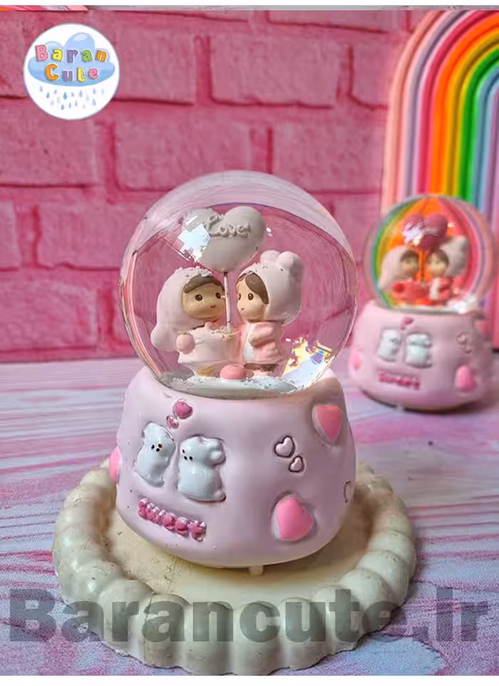 گوی موزیکال برفی چراغ دار (سایز متوسط) طرح عاشقانه صورتی پاستیلی