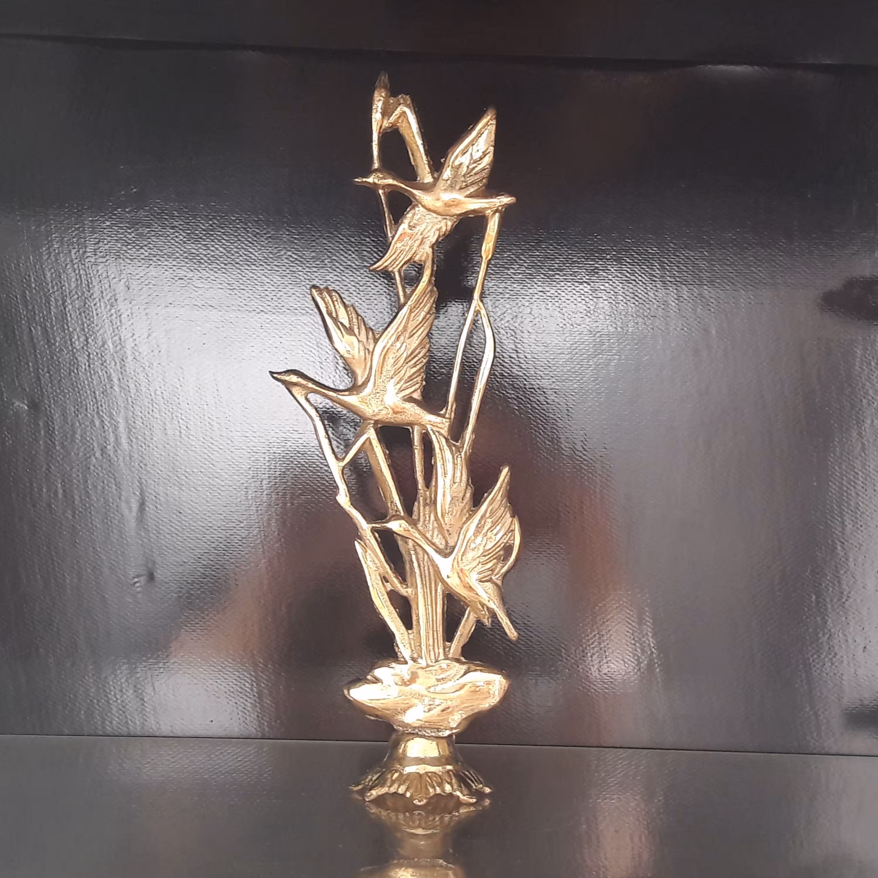 استند برنز پرواز پرندگان در نیزار