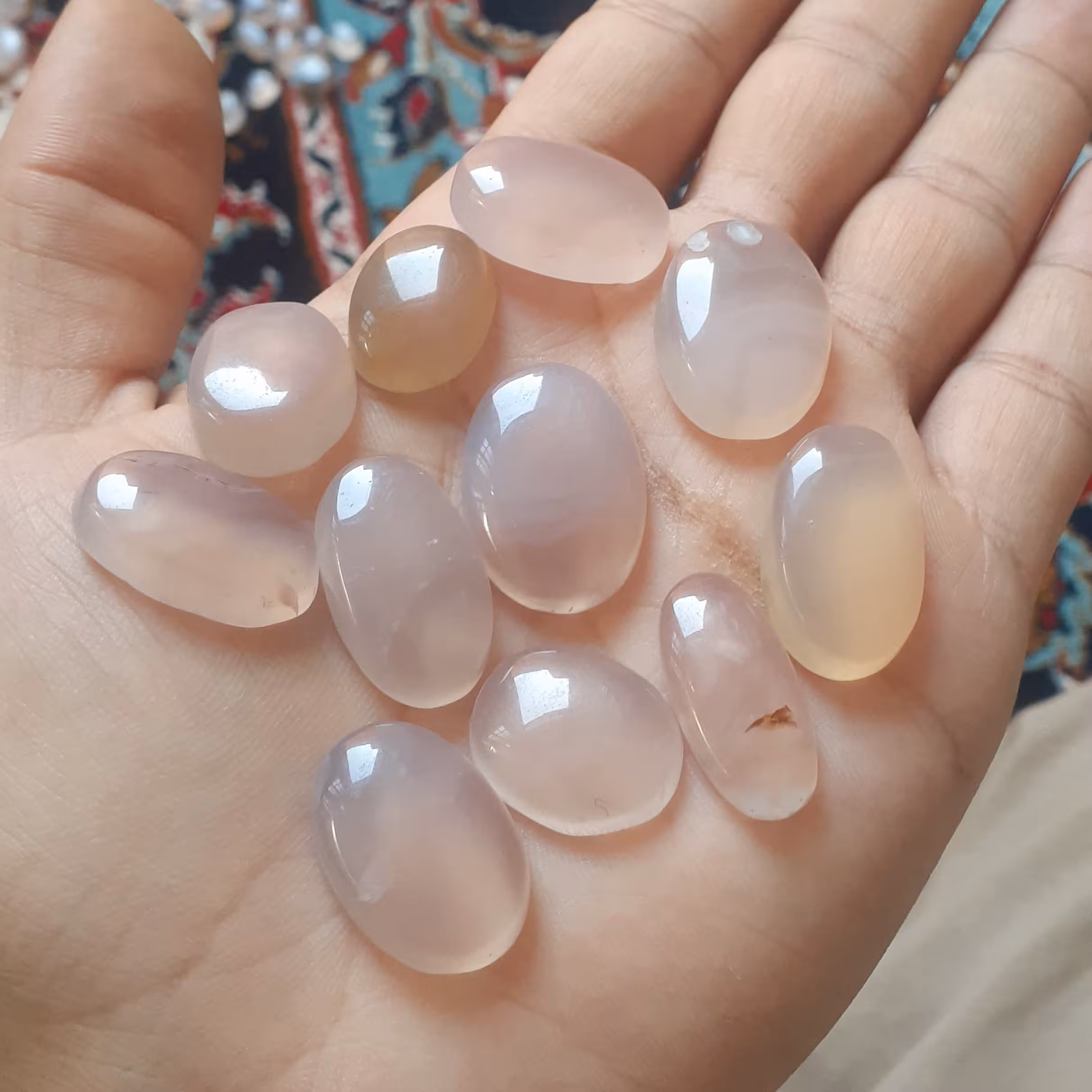 عقیق کبود و نباتی تراش یمنی خوشرنگ درشت پک11عدد باهم قیمت مناسب طول نگین ها از 18تا25میلیمتر