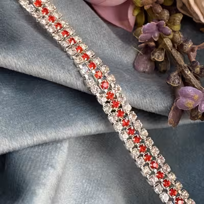 دستبند فوق العاده زیبا و خاص بینظیر در دست فوق العاده برای کادو تولد