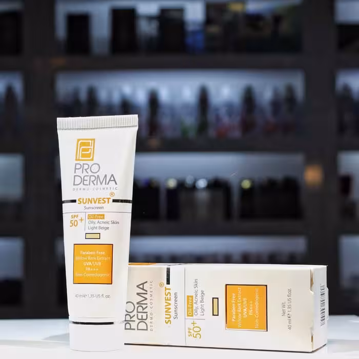 ضد آفتاب فاقد چربی Proderma پرودرما مدل SPF50 بژ روشن