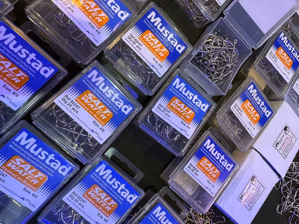 قلاب پایه بلند استیل پشت خاردار بسته 10 عددی برند MUSTAD سایز 1
