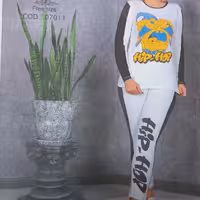 ست تیشرت شلوار  طرح دار 