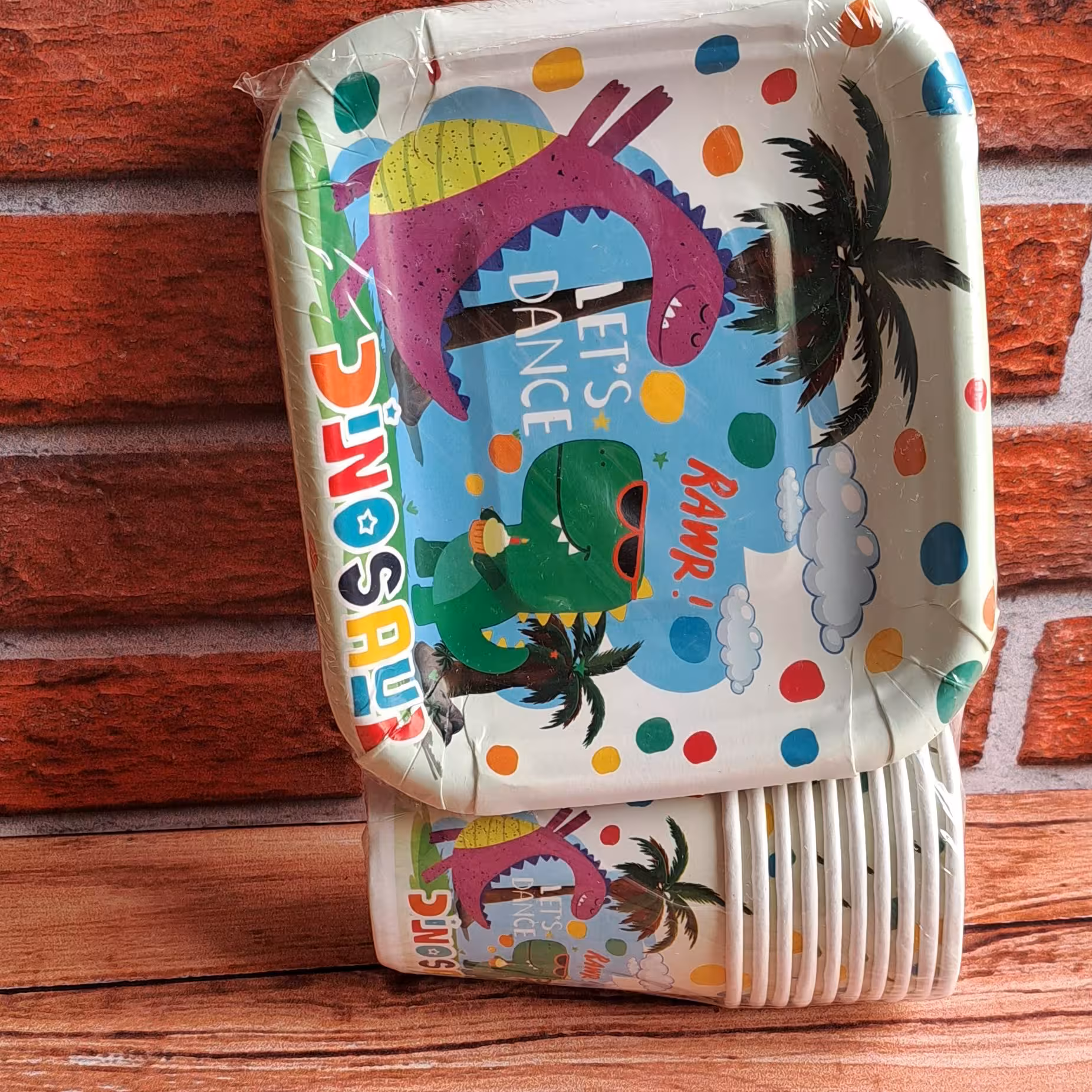  تم تولد دایناسور بشقاب و لیوان بسته 10 عددی 