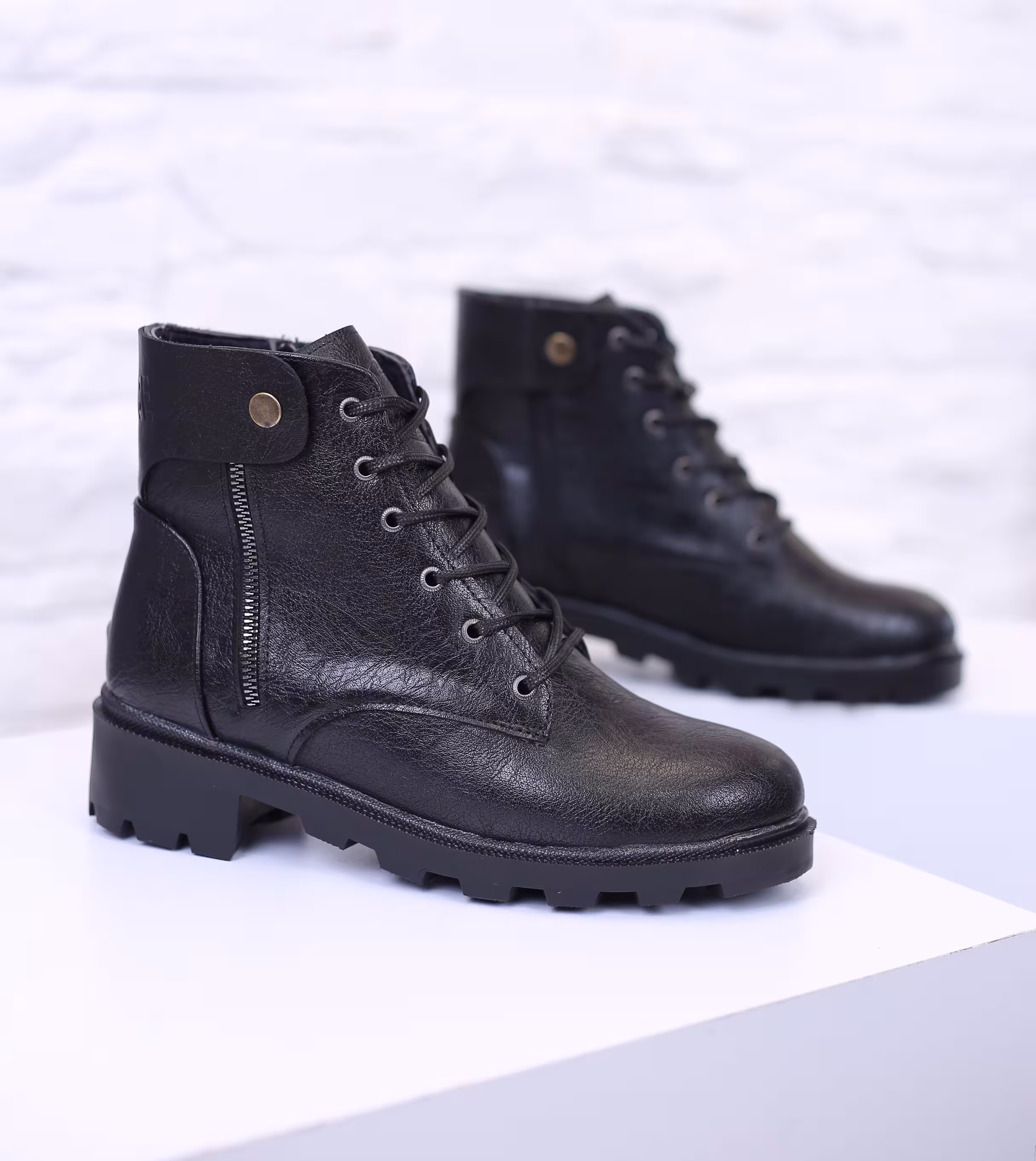 نیم بوت زنانه دکمه ای