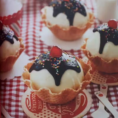كتاب Best-ever Kids Cakes اثر جمعي از نويسندگان انتشارات Womens Weekly
