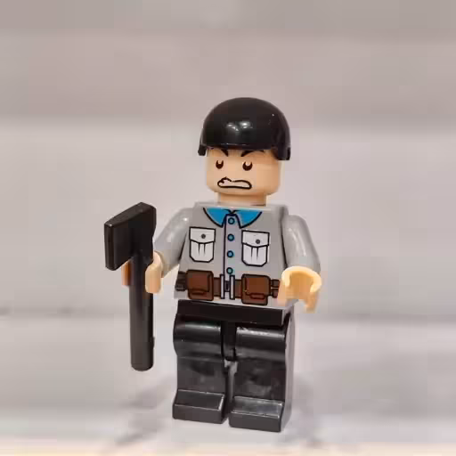 لگو مینی فیگورتبر به دست لباس طوسی