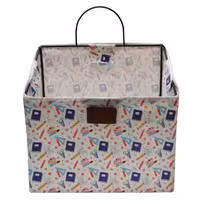 ریکاردو باکس فلزی آویز ذوزنقه 15*30 زمینه سفید طرح کتاب و قیچی