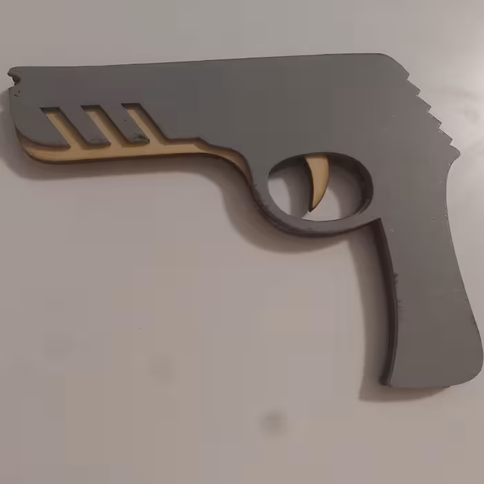 تفنگ طوسی چوبی . تفنگ کشی و خشابش 5 عددی هست که خشاب باید از پایین پر شود .