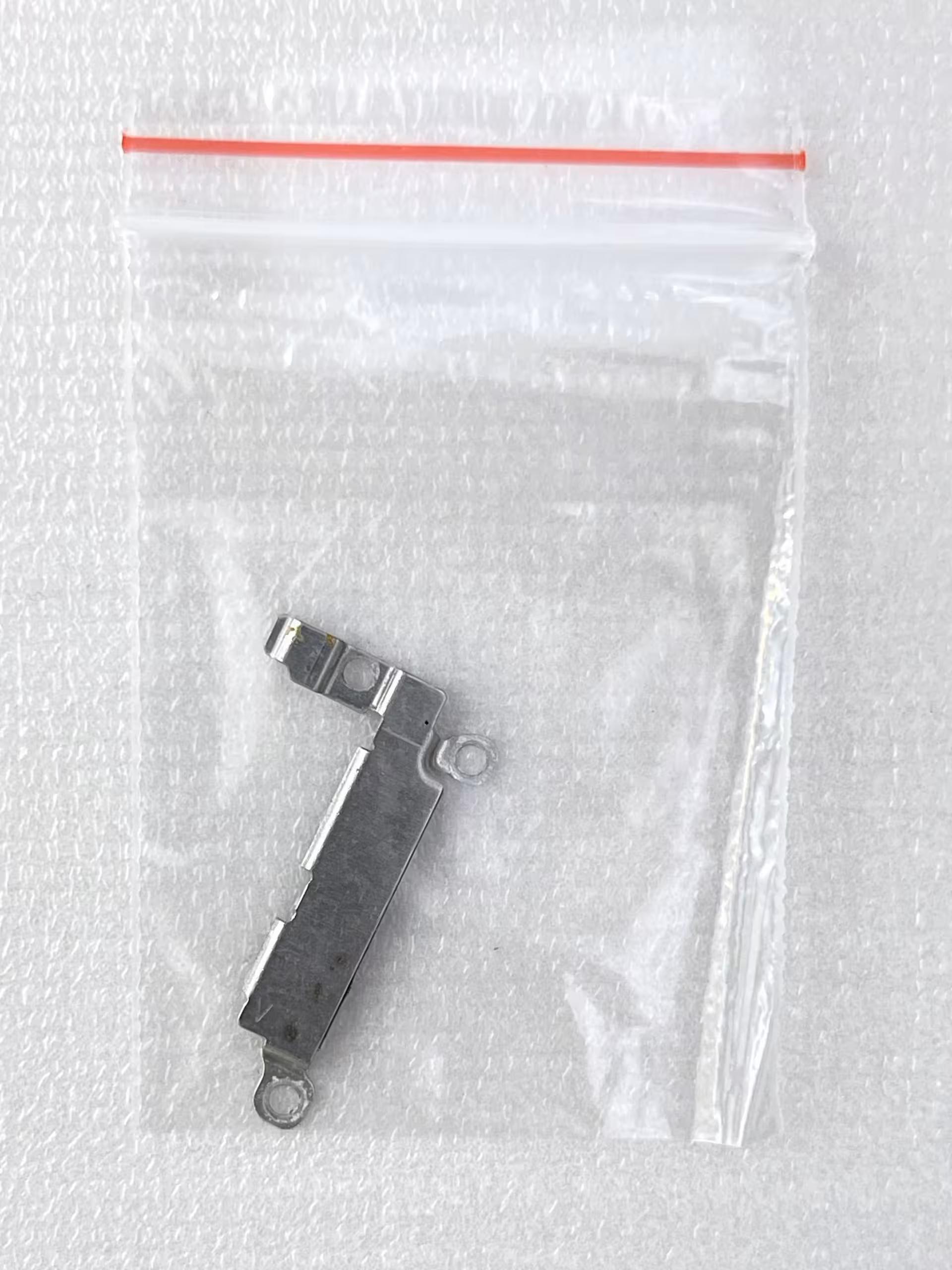 شیلد فلزی نگهدارنده فلت مین و باتری شیائومی Xiaomi Redmi Note 7 اصل فابریک و روکاری &#8220;اصالت کالا&#8221;:&#8221;اصل&#8221;