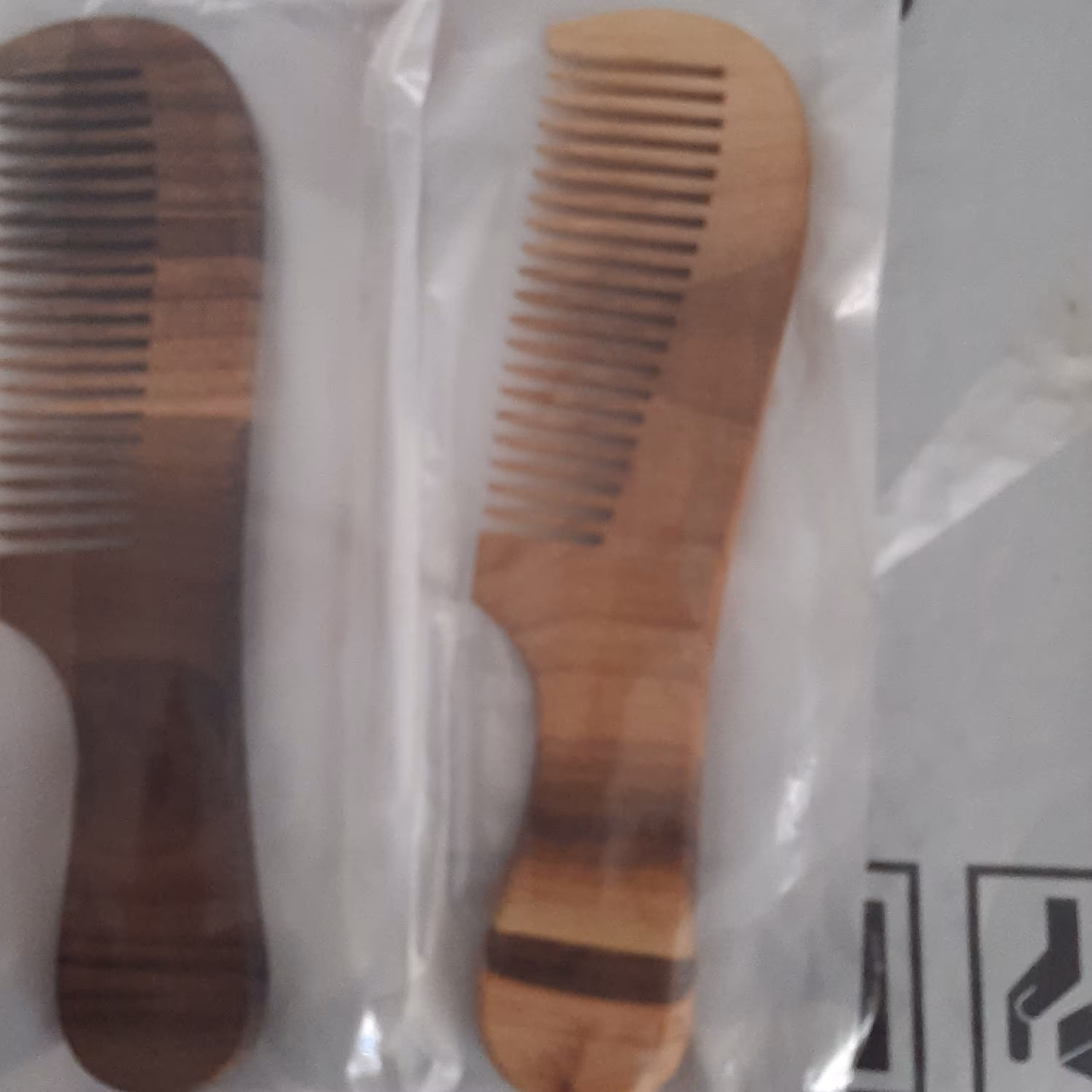 شانه چوبی با پوست گردو