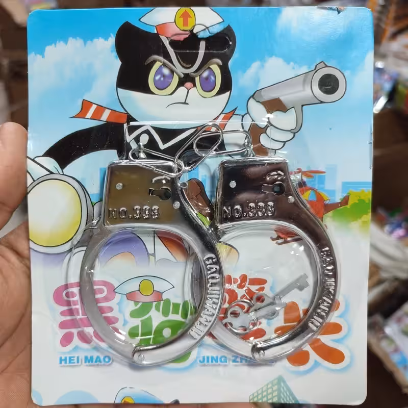 دستبند پلیس فلزی کلید دار ( خرید عمده دستبد پلیس اسباب بازی و تحریر و دکوری و فانتزی بندر گناوه در گناوه مارکت )