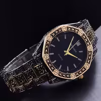 ساعت حکاکی شده