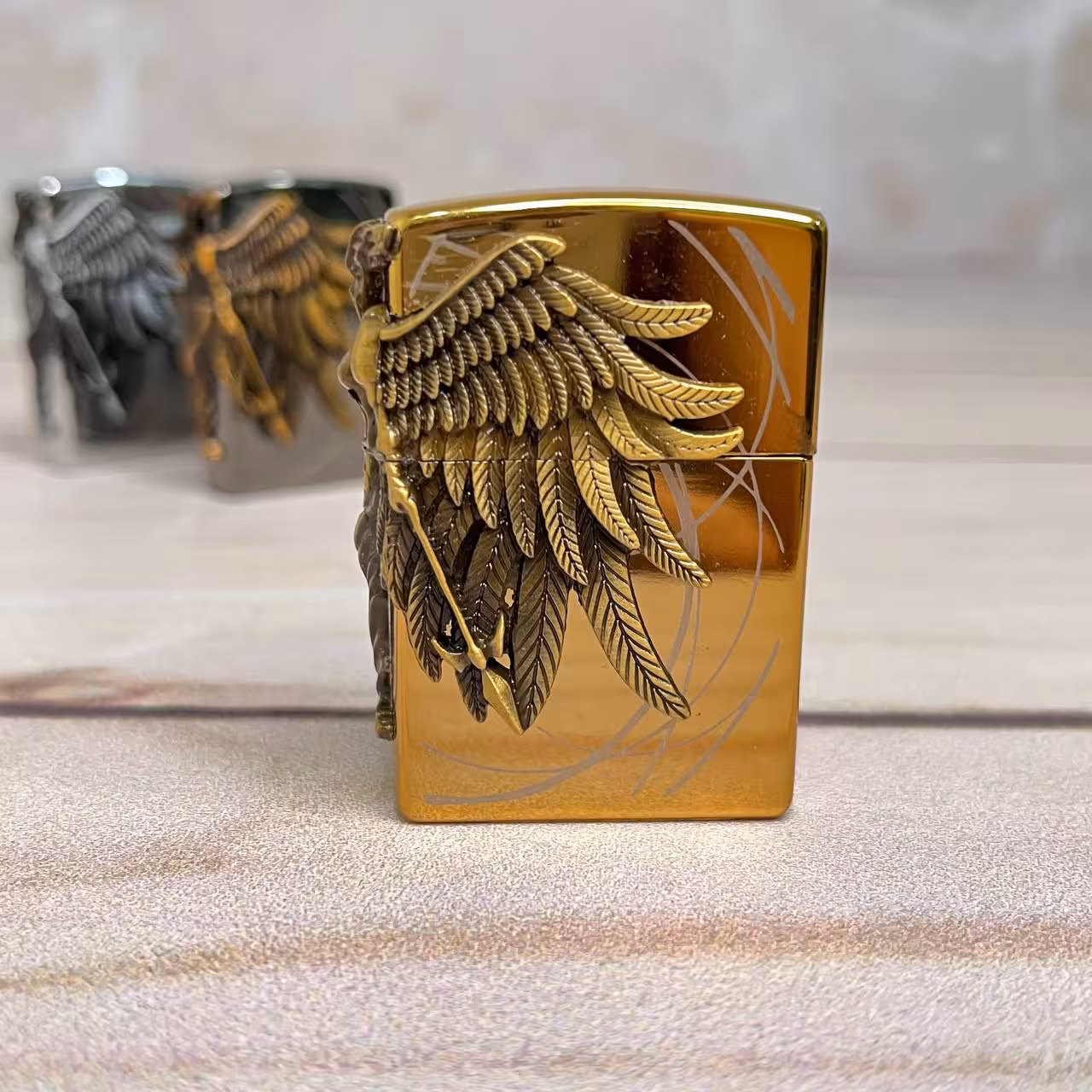 فندک آمازون در رنگبندی مشکی طلایی نقره ای