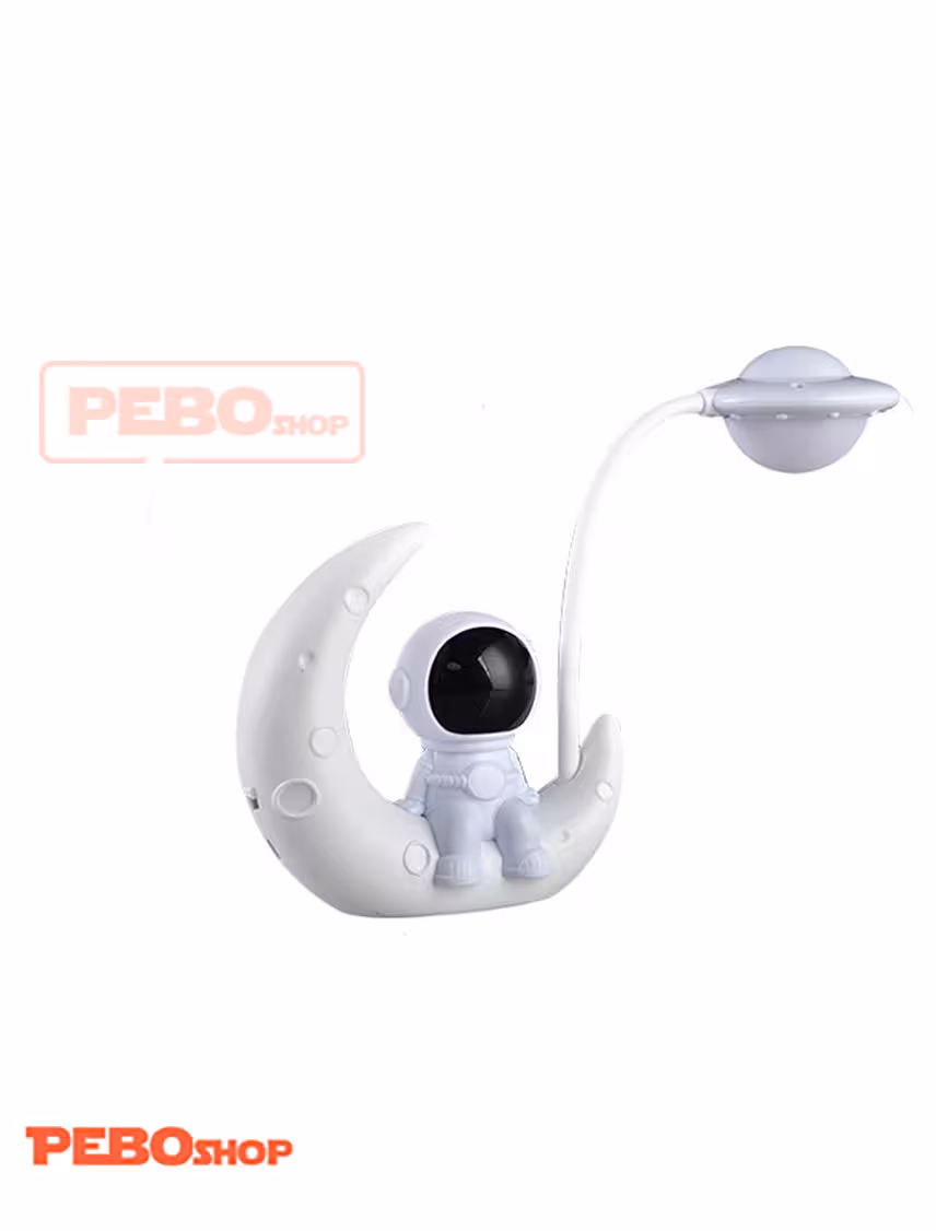 چراغ مطالعه و خواب فضانورد نشسته روی ماه سفید