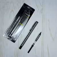 خودنویس کادویی پارکر PARKER به همراه یک عدد مغزی یدک،دارای گیره برای حمل در جیب،رنگ بدنه Silver (مناسب برای روز معلم) 