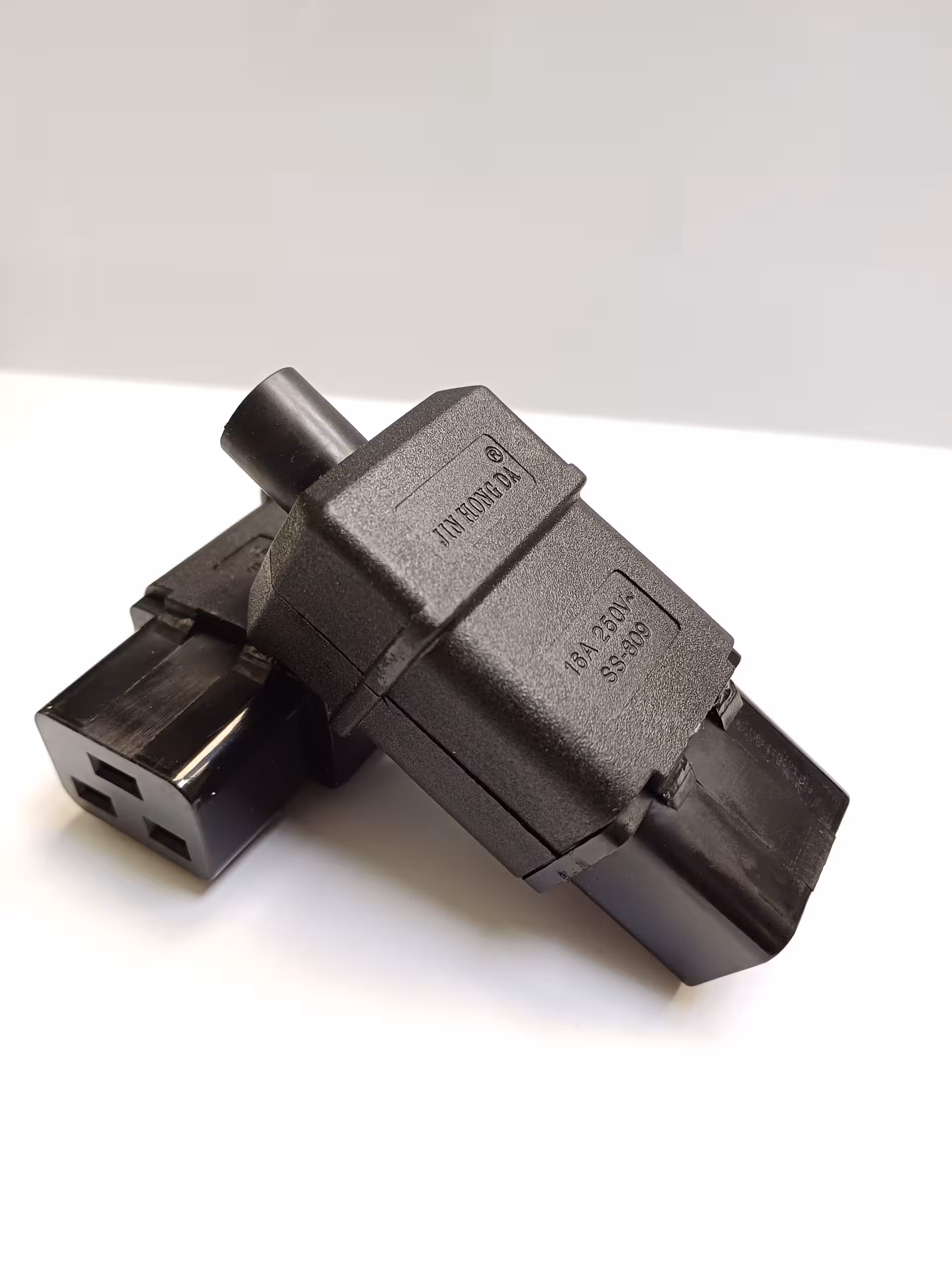 سوکت پاور مادگی UPS C19