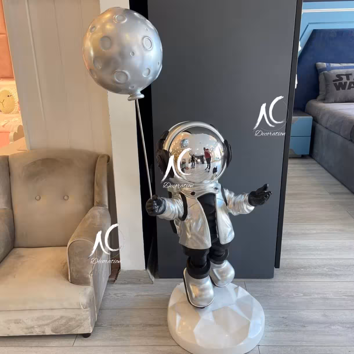 مجسمه فانتزی فضانورد با بادکنک
