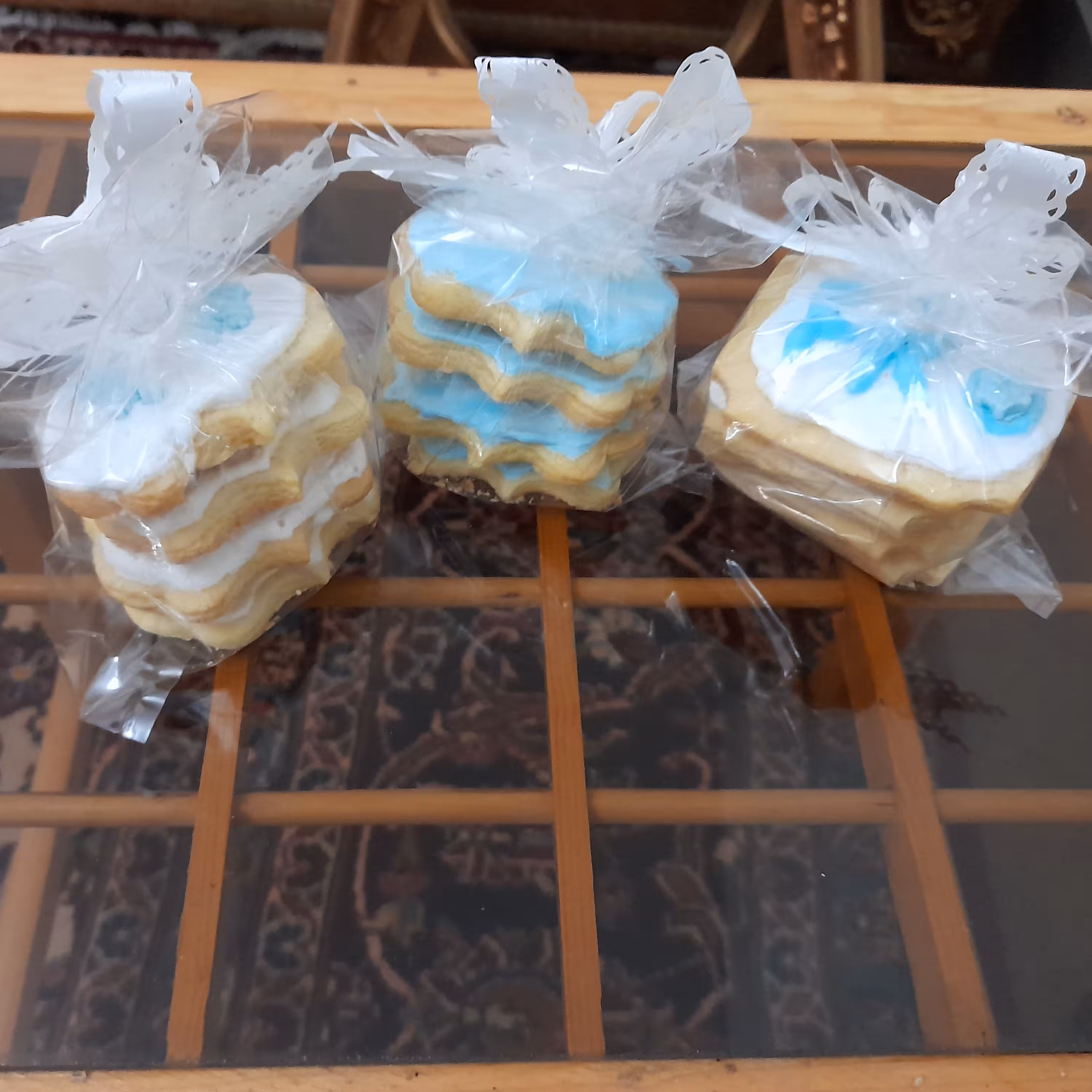 کوکی کره ای با روکش رویال آیسینگ تهیه شده توسط بنده صاحب غرفه خانه شیرینی 