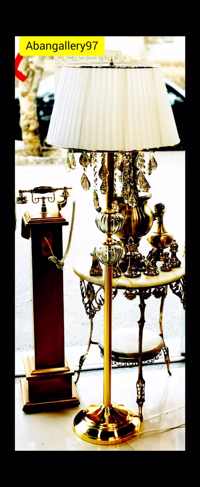 آباژور ایستاده