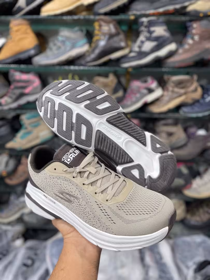 کتونی اسکیچرز مدل Max Cushioning ساخت ویتنام