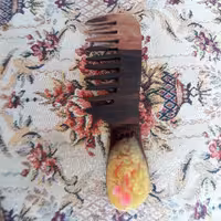 شانه چوبی چوب گردو و رزین طرح سنگ مریخی چوبکده بید سفید