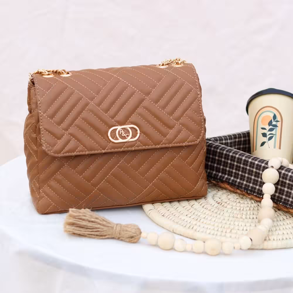 کیف دوشی زنجیری دارای رنگ بندی زیاد و جادار