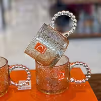 ماگ کریستالین عسلی طرح‌دار دسته منجوقی DELI-tz4301b