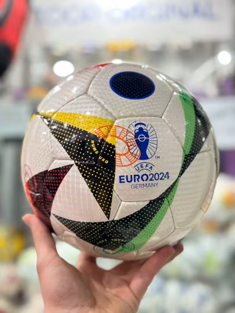 توپ فوتبال آدیداس فینال یورو 2024
