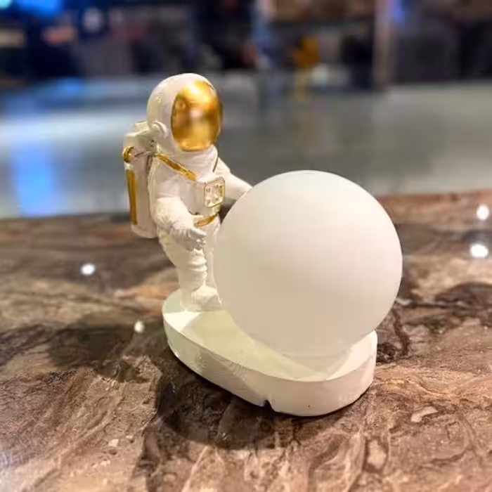 آباژور فضانورد ایستاده کوچک(پس کرایه)