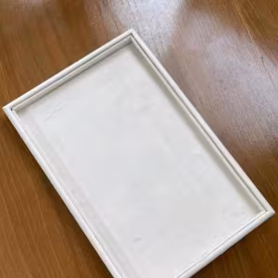 سینی ساده پلاکی طلا و اکسسوری مخملی در رنگبندی