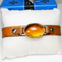 دستبند چرم طبیعی با نگین لعل(عسلی)