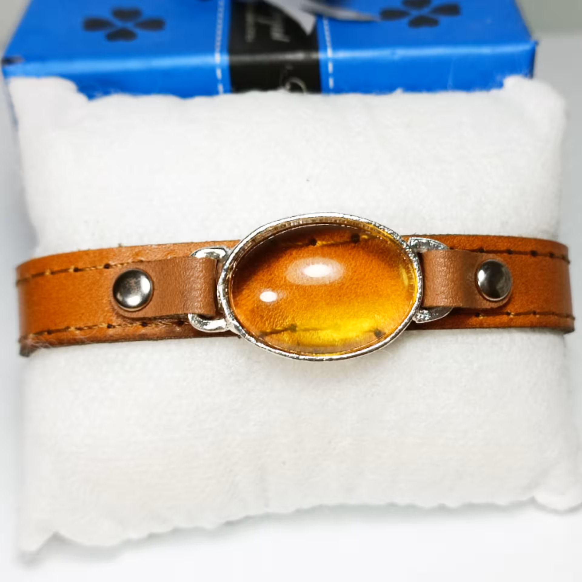 دستبند چرم طبیعی با نگین لعل(عسلی)