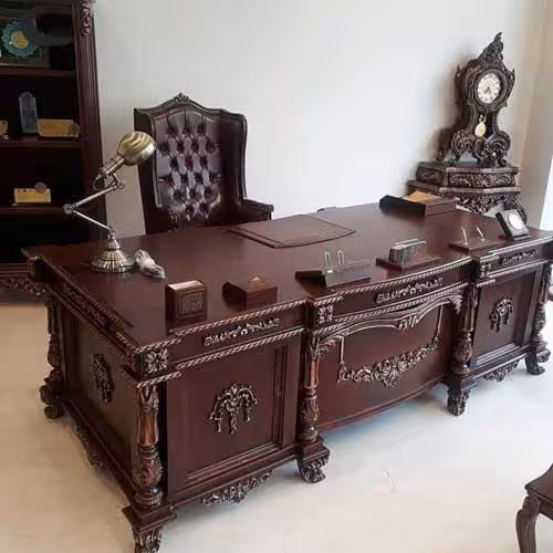 میز کلاسیک چوبی