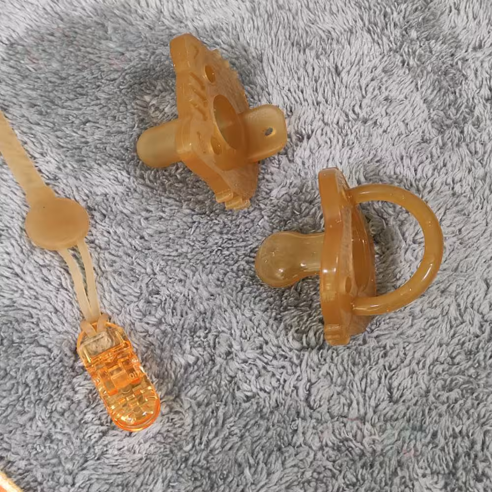 پستانک کودک و نوزاد دوقلو قابدار طرح هی اور شی