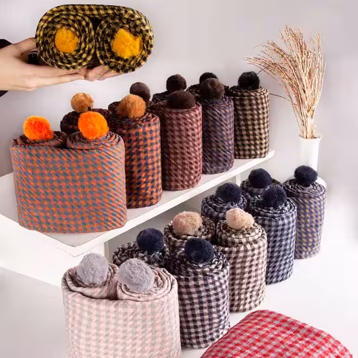 شال نخی پاییزه طرح چهارخونه منگوله پم پم دار کیفیت عالی