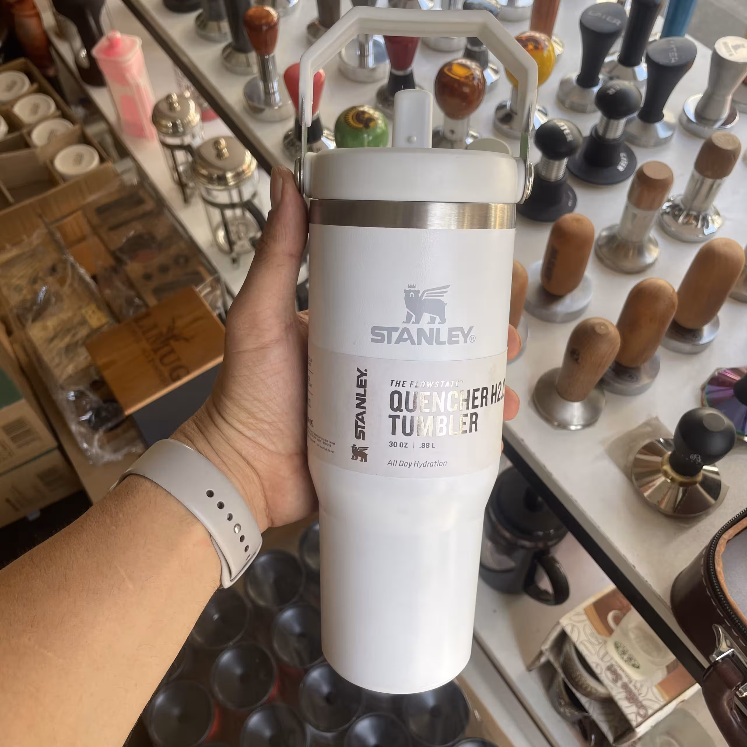 ماگ استنلی مدل IceFlow Flip Tumbler – رنگ سفید | ظرفیت 0.88 لیتر اورجینال