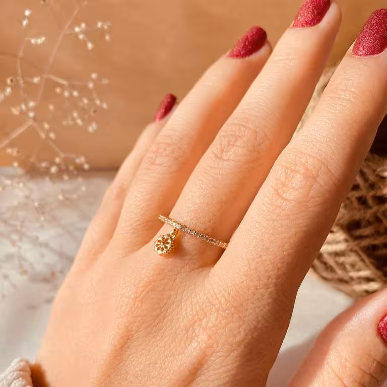 انگشتر نگینی نازک اویز دار گل ژوپینگ رنگ ثابت و ضد حساسیت با نگین های مخراج شده