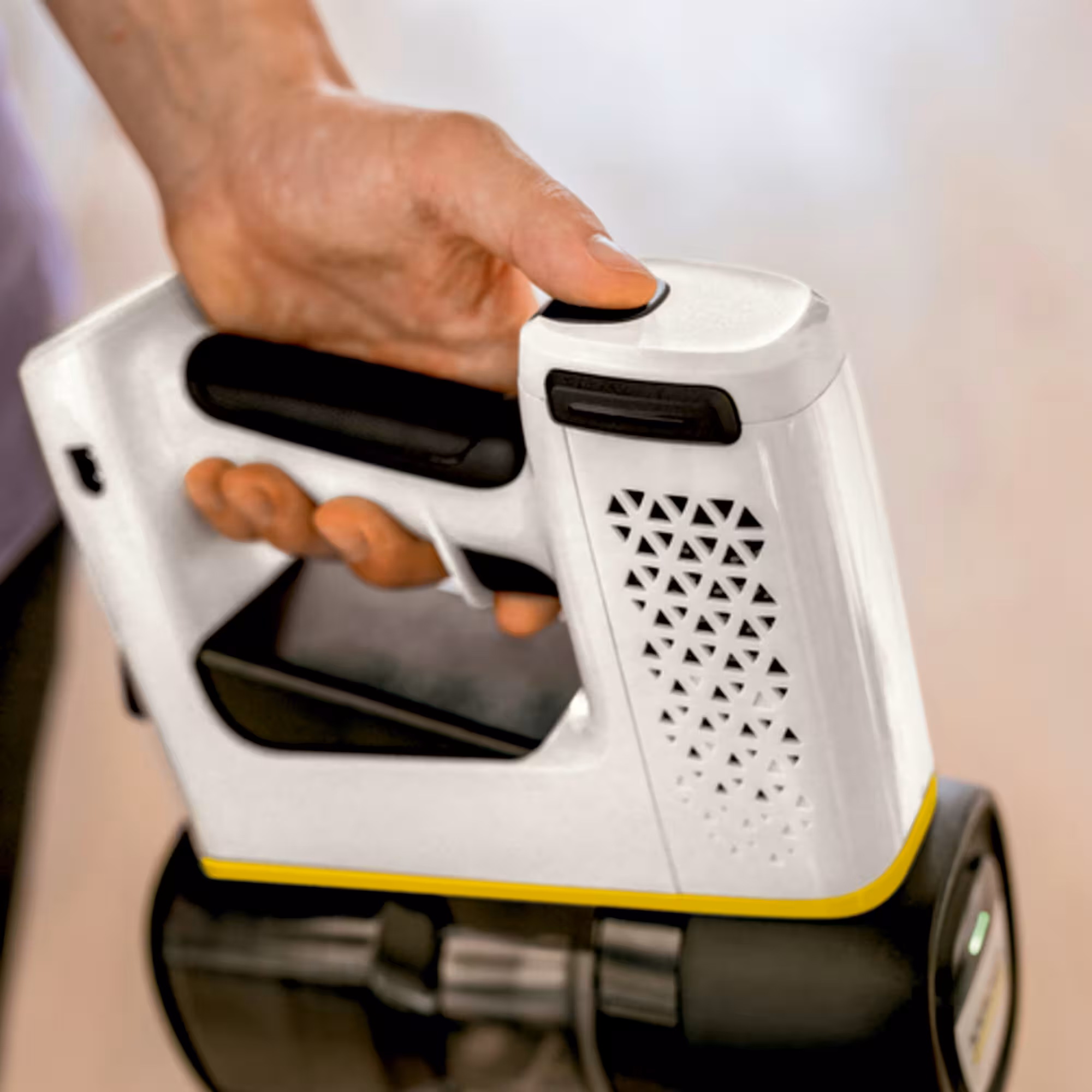 جارو شارژی عصایی کارچر مدل VC4 | 30 دقیقه کارکرد بی‌سیم