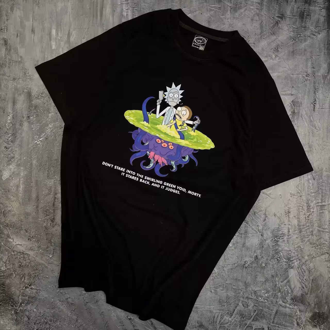 تیشرت طرح ریک اند مورتی فضایی
