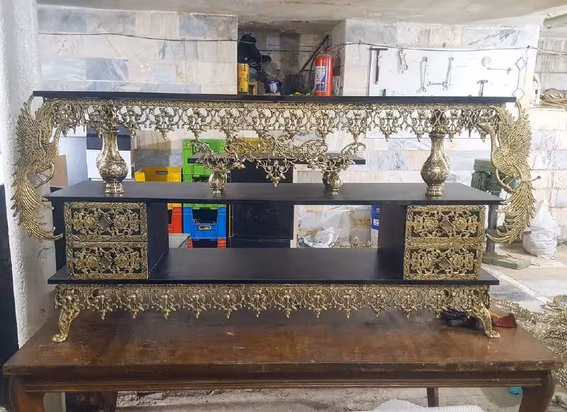 میز تلویزیون برنزی چهار کشو طاووس