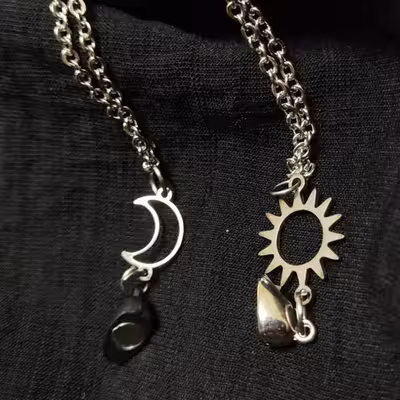 گردنبند مدل ماه و خورشید مگنتی Aura 267 بسته دو عددی 