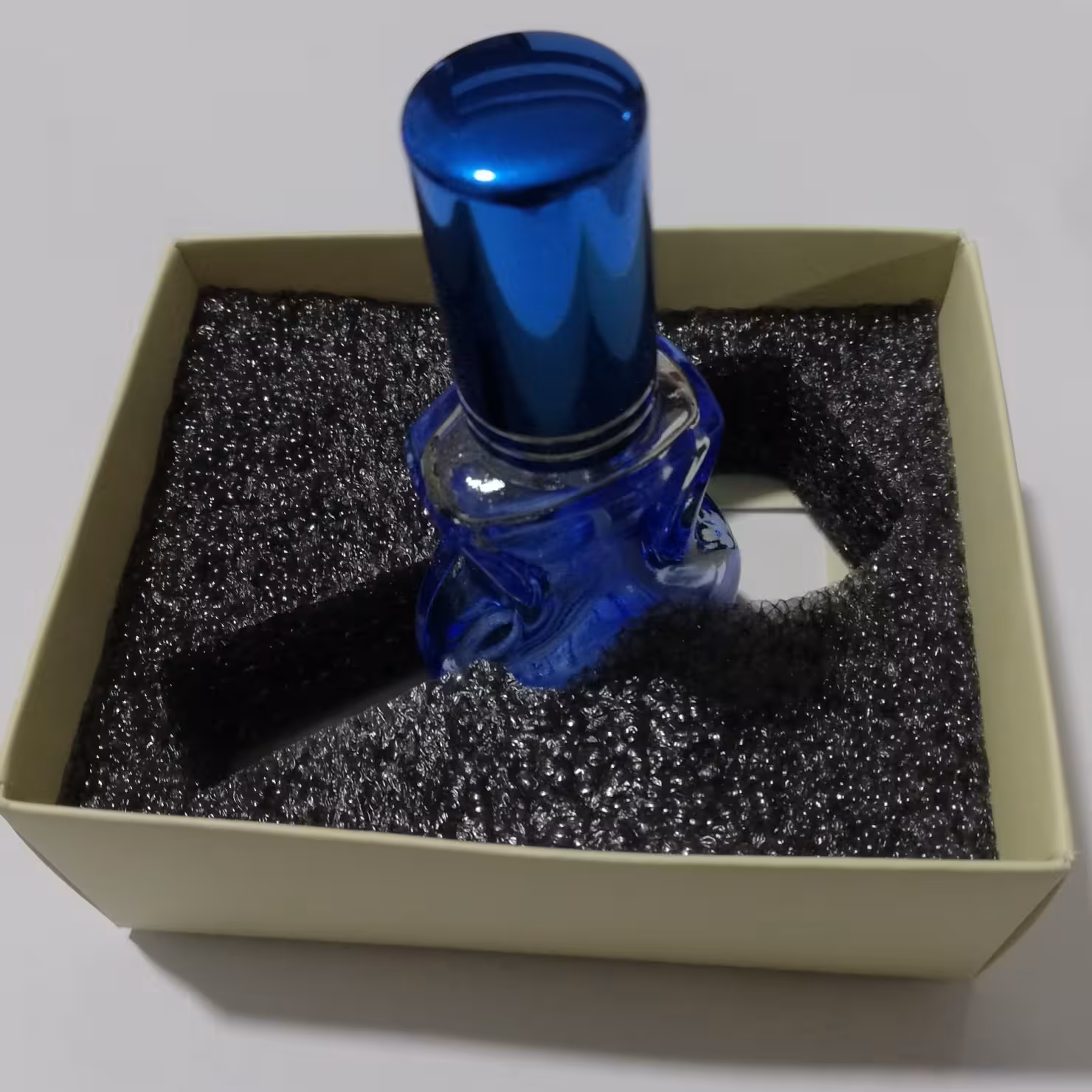عطر طبیعی 10 گرمی زعفران    از برند عطر مفرح حکیم دیری