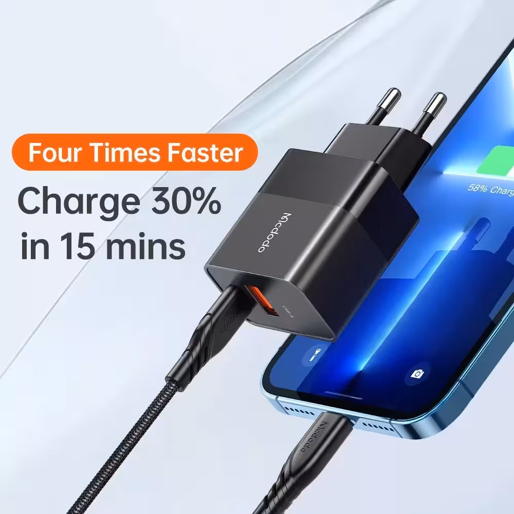 شارژر دیواری 20 وات مک دودو مدل CH-1952 به همراه کابل لایتنینگ