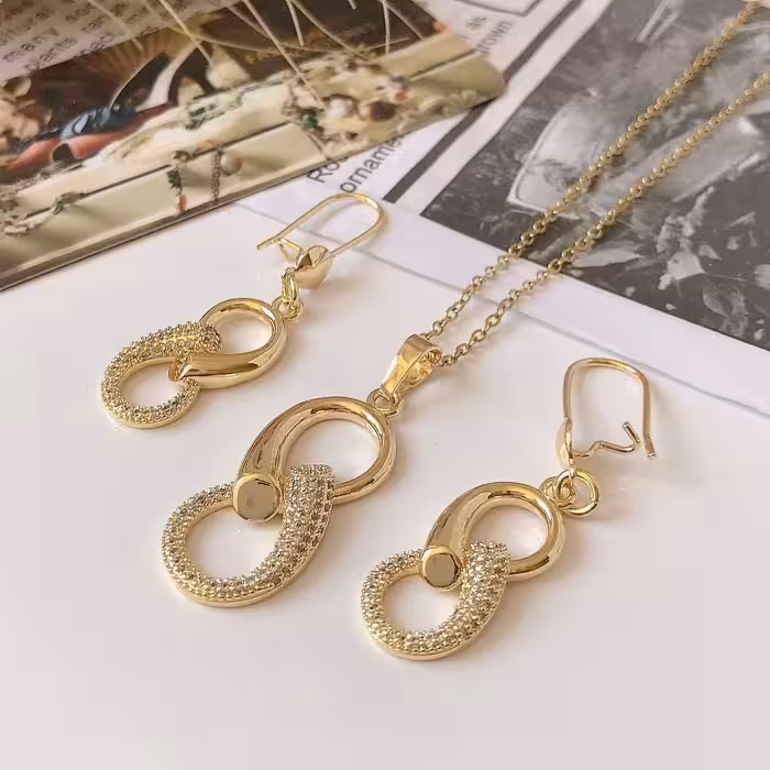 نیمست استیل زنانه طلایی مارک cm