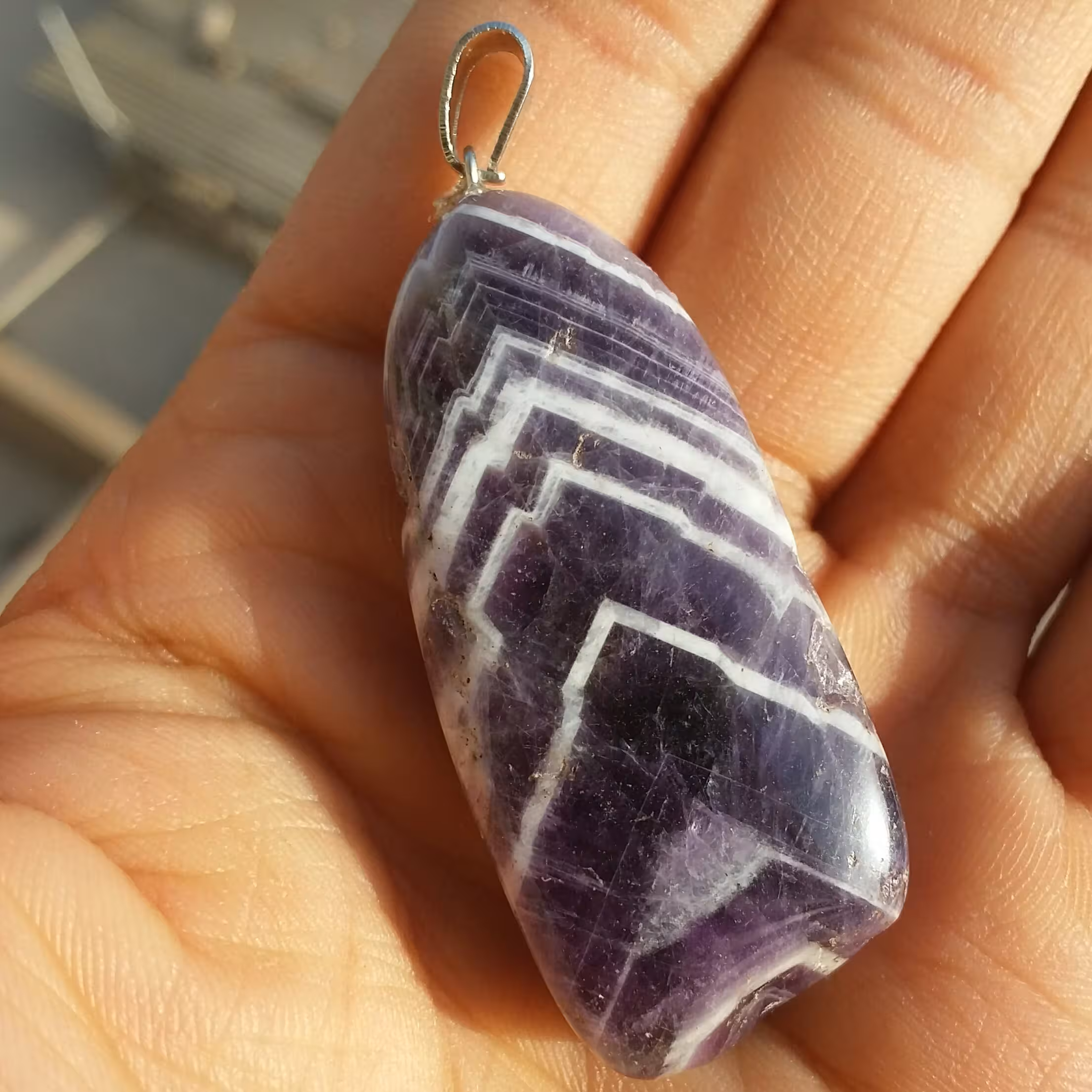 آویز آمیتیس معدنی از تامبلر و پولیش بلورهای درشت سنگ آمیتیس 100 در 100 طبیعی پر از خواص
سایز بسیار درشت خاص و محششر