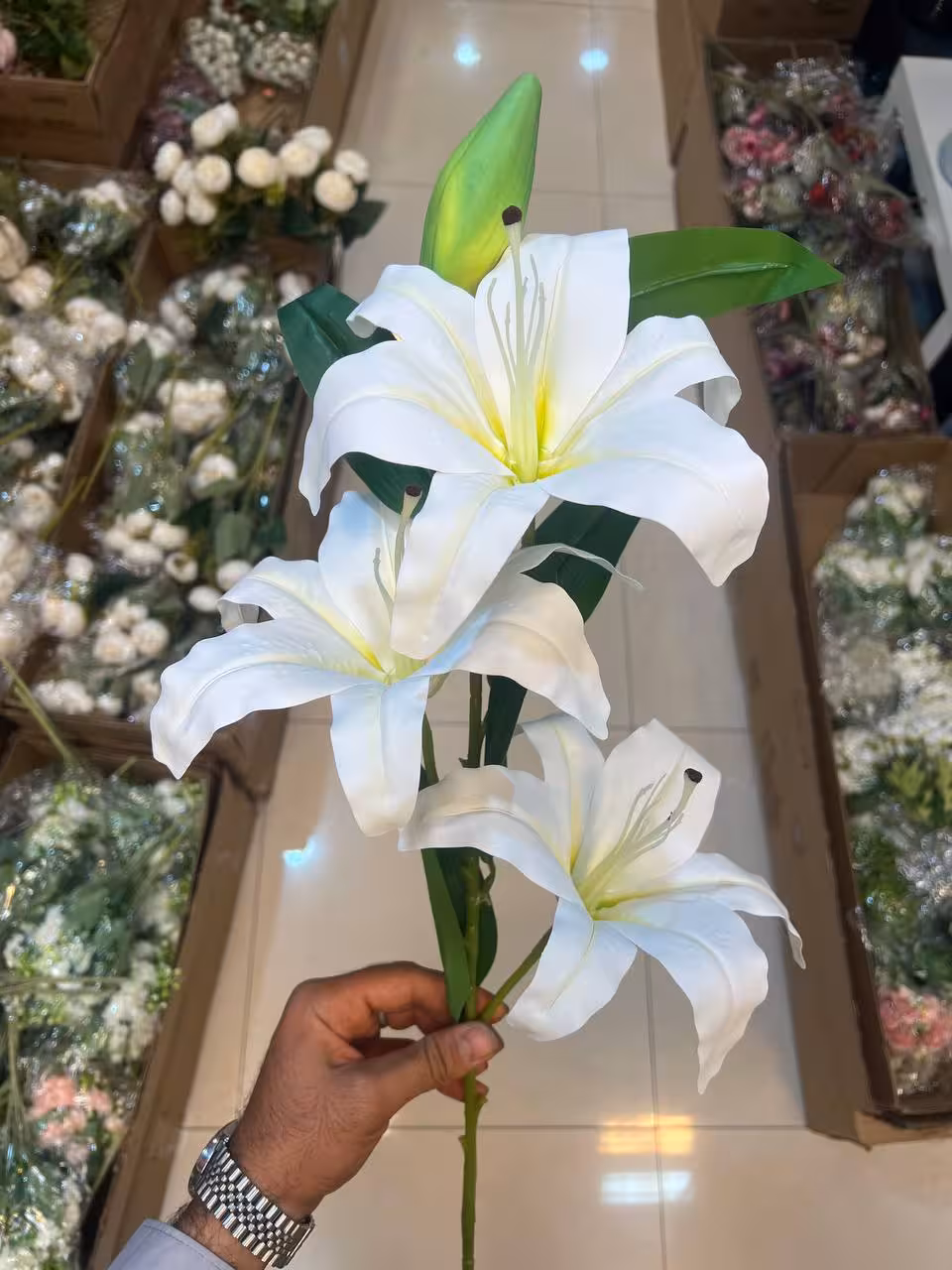 شاخه لیلیوم 3گل و یک غنچه رنگ سفید مصنوعی وارداتی