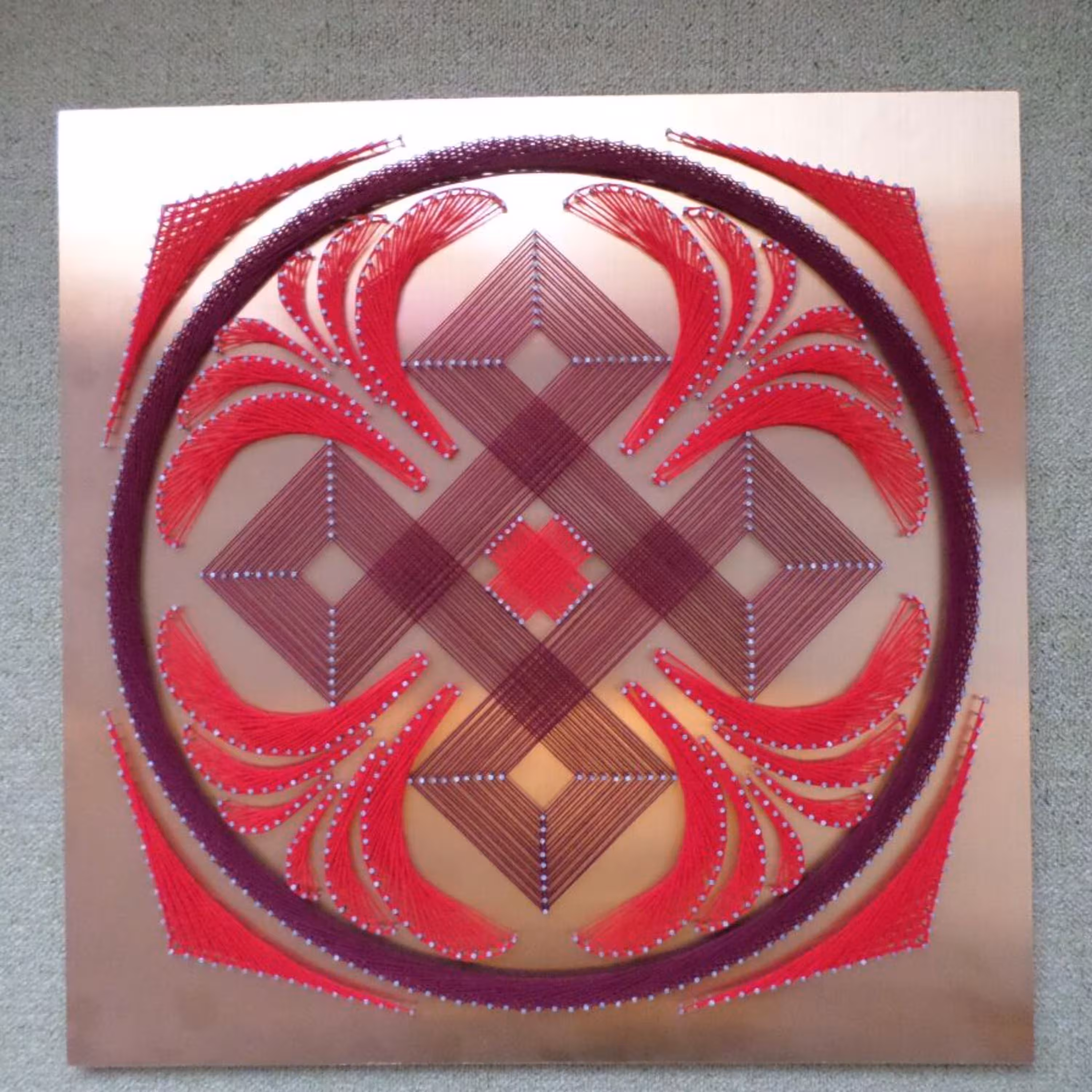 تابلو هنر میخ و نخ با زمینه چوب MDF