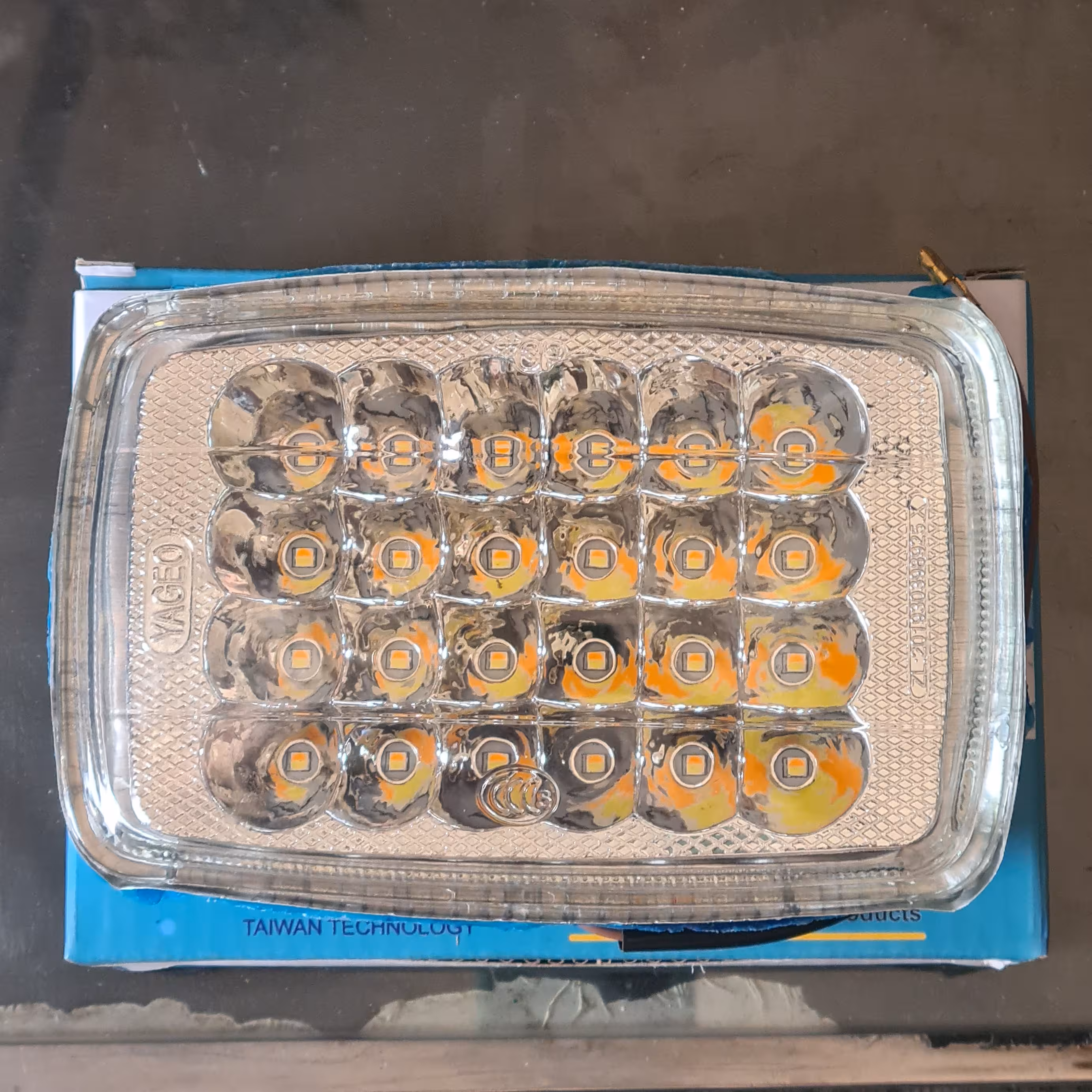 لامپ جلو موتور هندا مدل led در 3 طیف نوری و چشمک زن